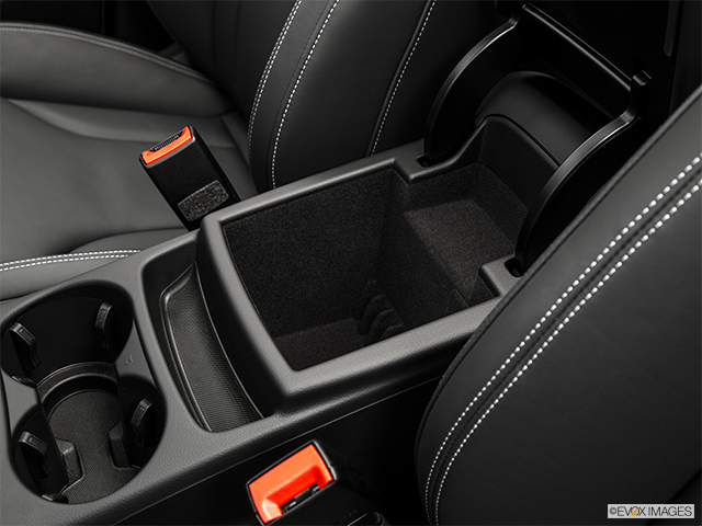 2016 Audi SQ5 | Front center divider