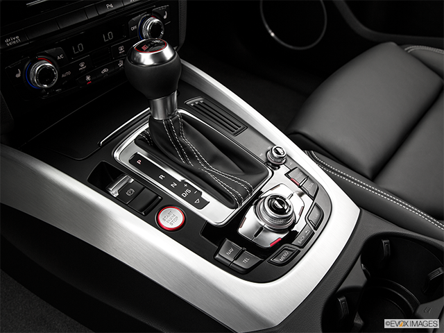 2016 Audi SQ5 | Gear shifter/center console