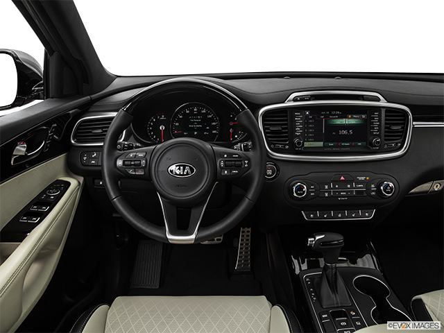 2017 Kia Sorento | Steering wheel/Center Console