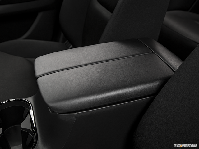 2016 Mazda CX-9 | Front center console with closed lid, from driver’s side looking down