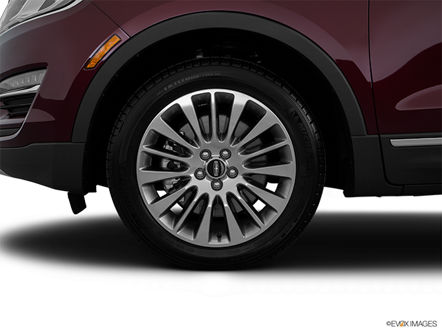 2017 Lincoln MKC | Front Drivers side wheel at profile
