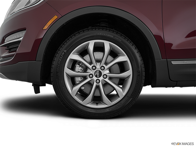 2017 Lincoln MKC | Front Drivers side wheel at profile