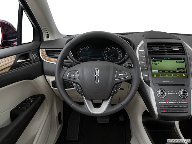 2017 Lincoln MKC | Steering wheel/Center Console