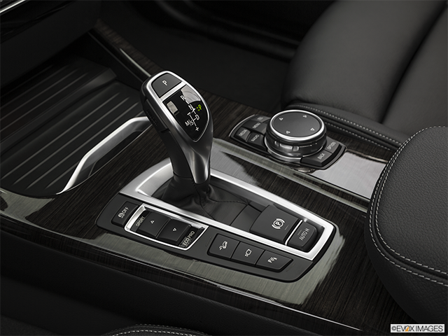 2017 BMW X3 | Gear shifter/center console