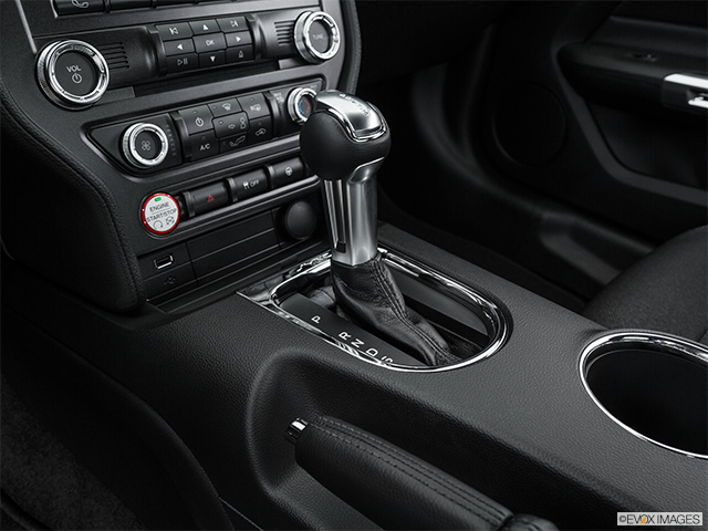 2017 Ford Mustang | Gear shifter/center console