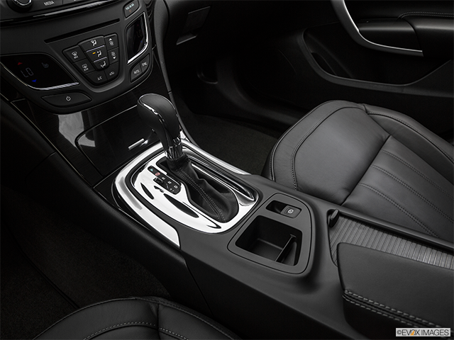 2017 Buick Regal | Gear shifter/center console
