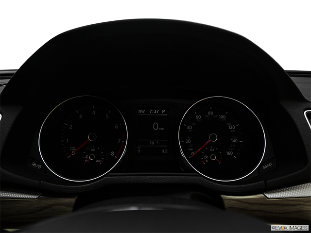 2017 Volkswagen Passat | Speedometer/tachometer