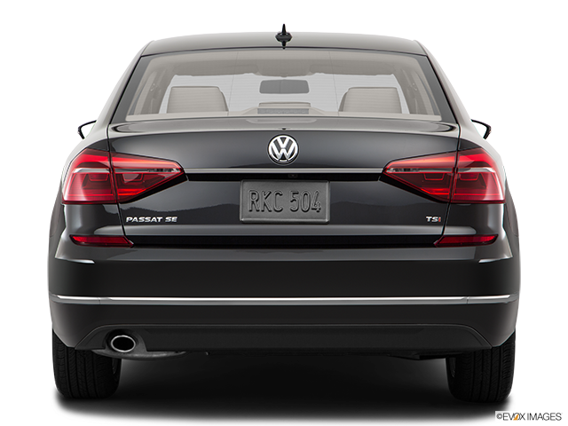 2017 Volkswagen Passat | Low/wide rear
