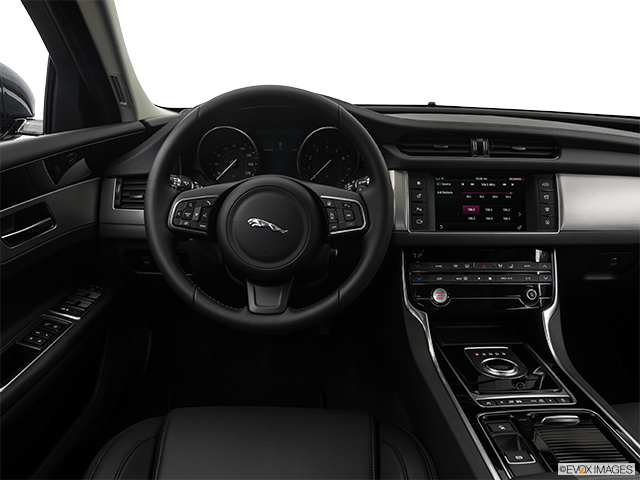 2017 Jaguar XF | Steering wheel/Center Console