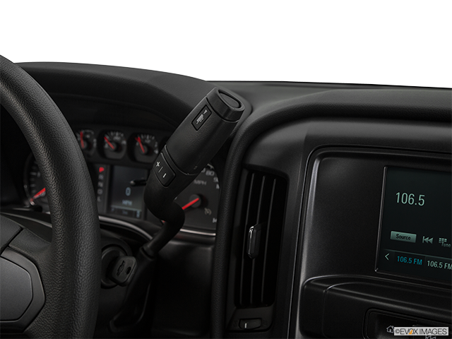 2017 Chevrolet Silverado 1500 | Gear shifter/center console