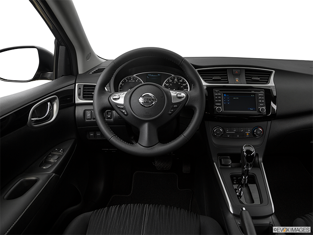 2017 Nissan Sentra | Steering wheel/Center Console