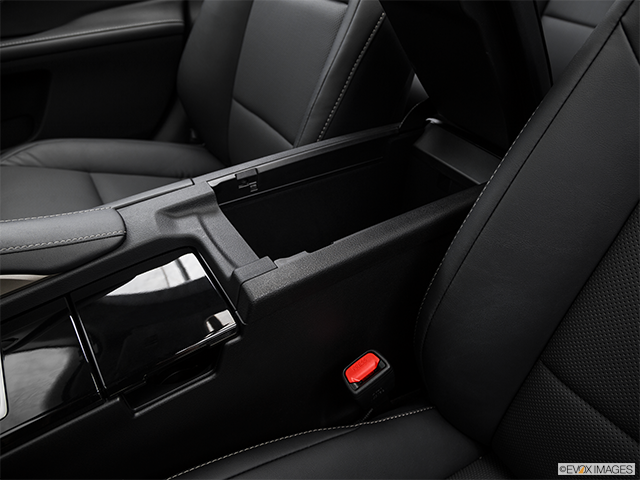 2017 Lexus ES 350 | Front center divider