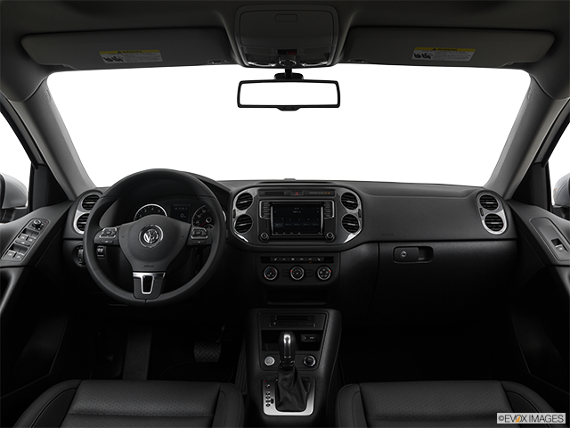 2017 Volkswagen Tiguan | Centered wide dash shot