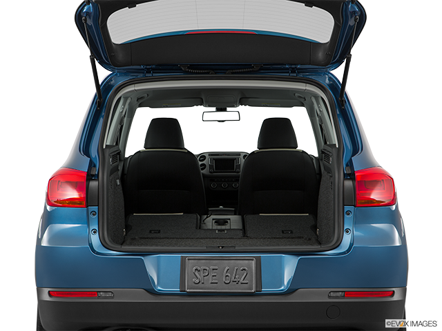 2017 Volkswagen Tiguan | Hatchback & SUV rear angle