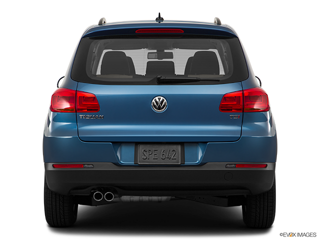 2017 Volkswagen Tiguan | Low/wide rear