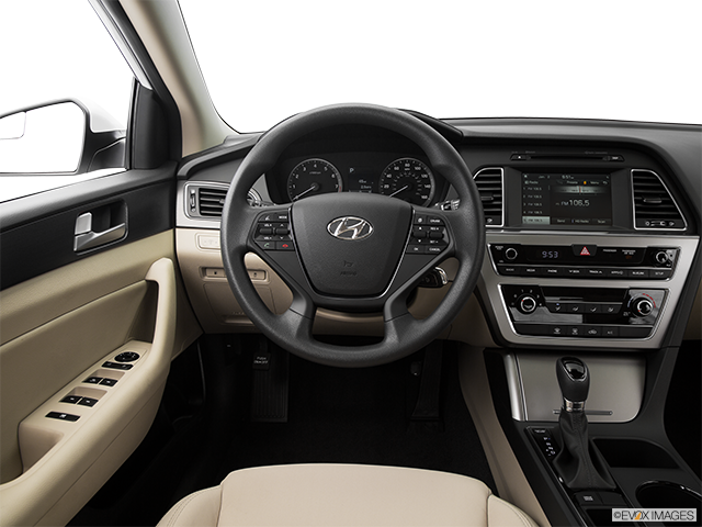 2017 Hyundai Sonata | Steering wheel/Center Console