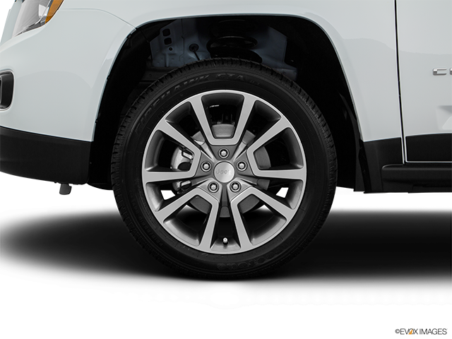2017 Jeep Compass | Front Drivers side wheel at profile