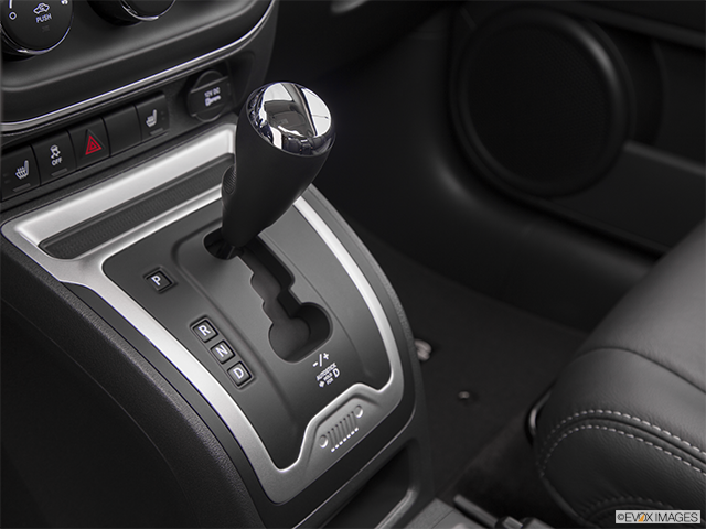 2017 Jeep Compass | Gear shifter/center console