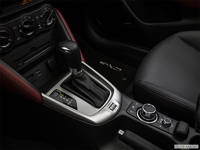 2017 Mazda CX-3 | Gear shifter/center console