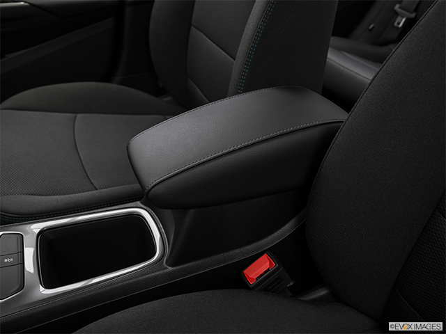 2017 Chevrolet Cruze | Front center console with closed lid, from driver’s side looking down