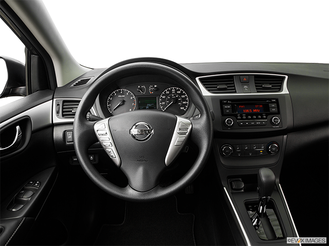 2017 Nissan Sentra | Steering wheel/Center Console