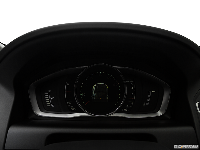 2017 Volvo XC60 | Speedometer/tachometer