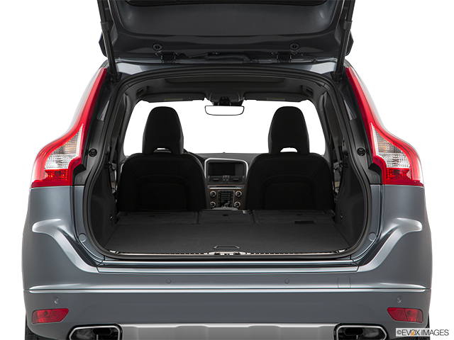 2017 Volvo XC60 | Hatchback & SUV rear angle