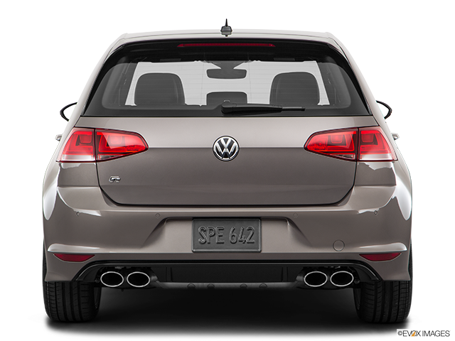 2017 Volkswagen Golf R | Low/wide rear