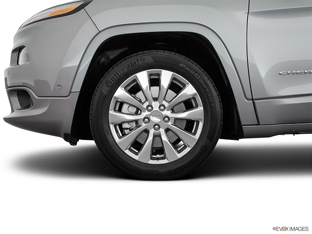 2017 Jeep Cherokee | Front Drivers side wheel at profile
