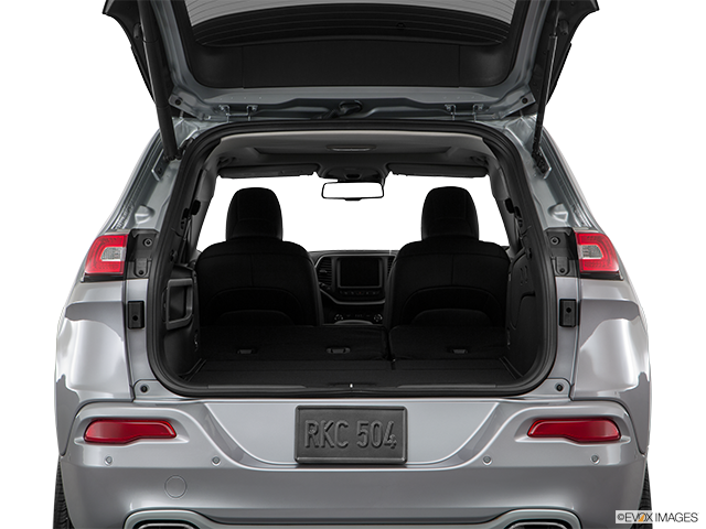 2017 Jeep Cherokee | Hatchback & SUV rear angle