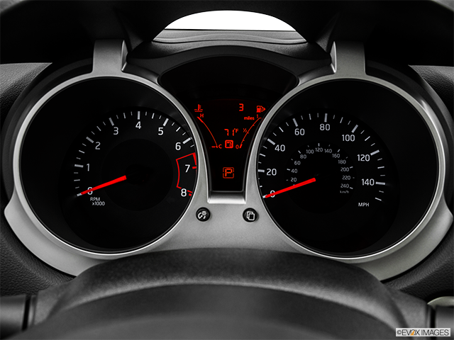 2017 Nissan JUKE | Speedometer/tachometer