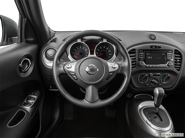 2017 Nissan JUKE | Steering wheel/Center Console