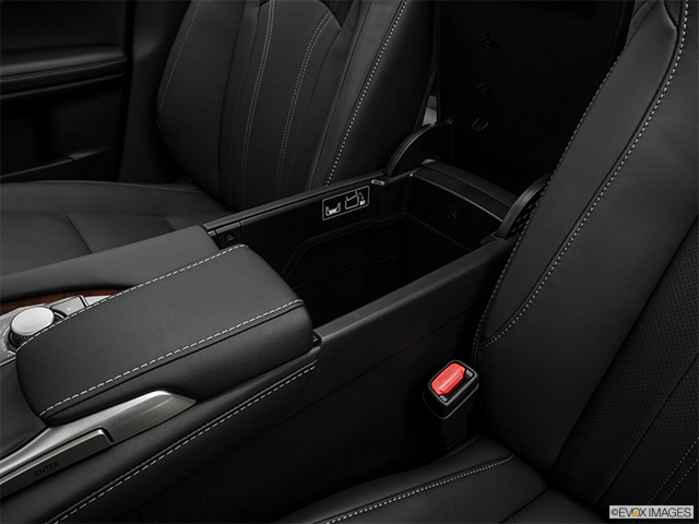 2017 Lexus RX 450h | Front center divider
