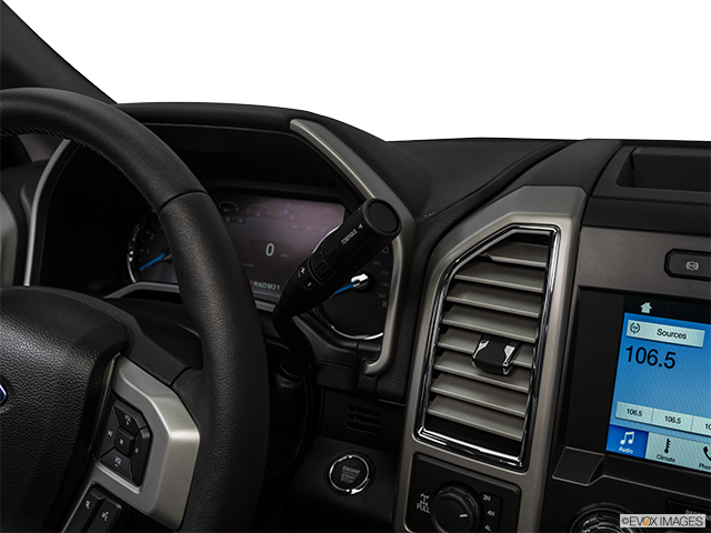 2017 Ford F-350 Super Duty | Gear shifter/center console