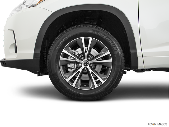 2017 Toyota Highlander | Front Drivers side wheel at profile