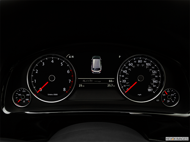 2017 Volkswagen Touareg | Speedometer/tachometer