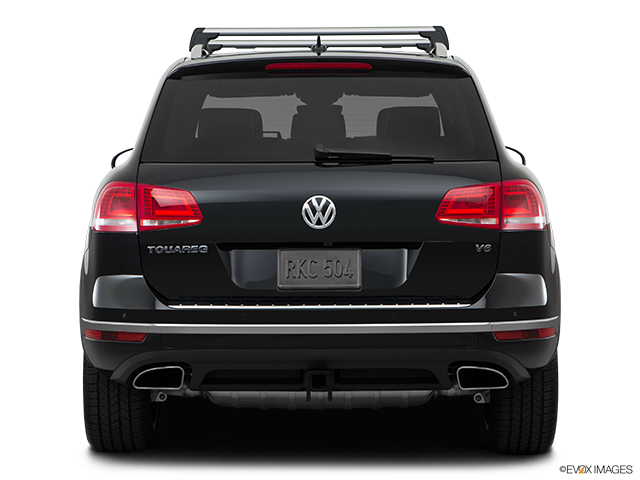 2017 Volkswagen Touareg | Low/wide rear