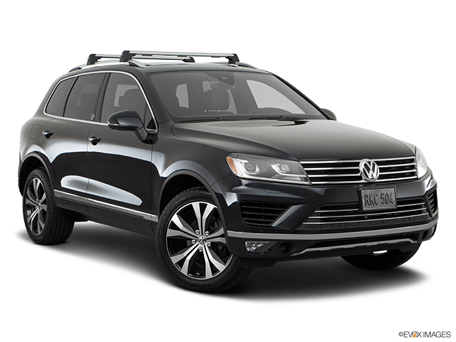 2017 Volkswagen Touareg | Front passenger 3/4 w/ wheels turned