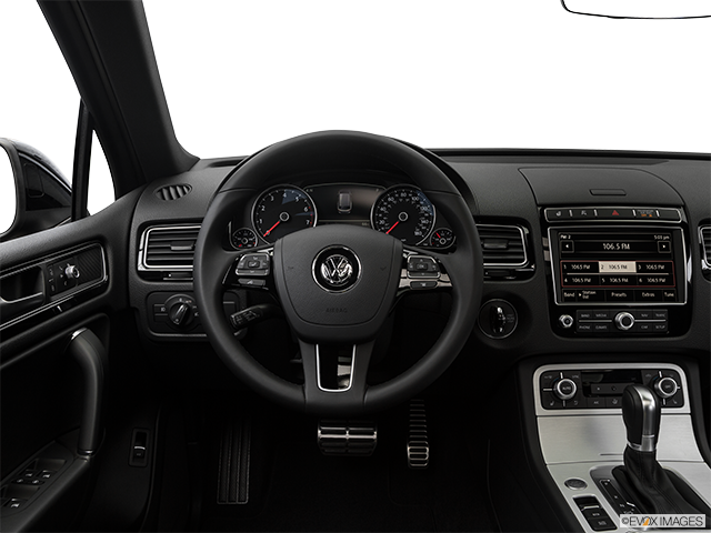 2017 Volkswagen Touareg | Steering wheel/Center Console