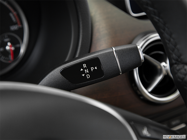 2019 Mercedes-Benz B-Class | Gear shifter/center console