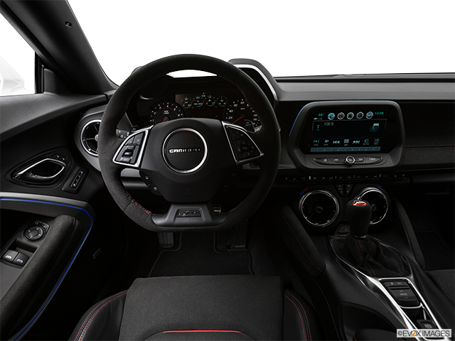 2017 Chevrolet Camaro | Steering wheel/Center Console