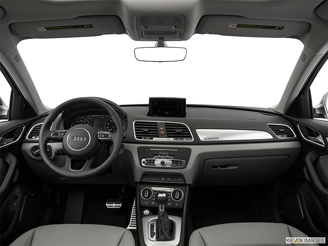 2017 Audi Q3 | Centered wide dash shot