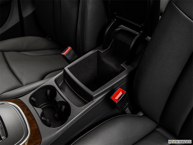 2017 Audi Q5 | Front center divider