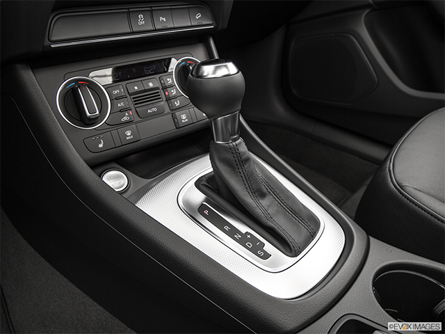 2017 Audi Q3 | Gear shifter/center console