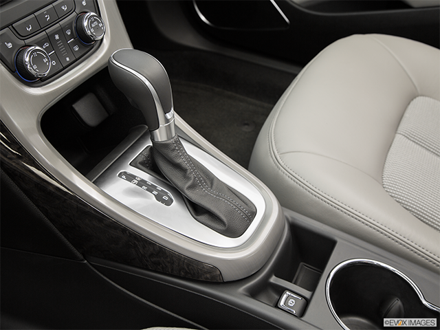 2017 Buick Verano | Gear shifter/center console