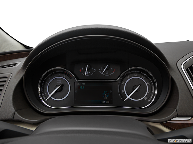 2017 Buick Regal | Speedometer/tachometer