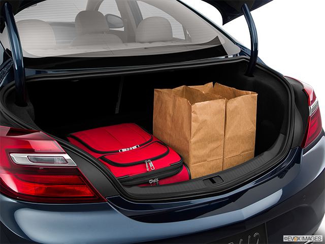 2017 Buick Regal | Trunk props