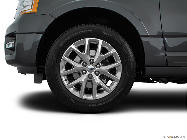 2017 Ford Expedition | Front Drivers side wheel at profile