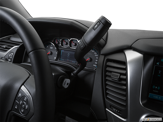 2017 Chevrolet Suburban | Gear shifter/center console