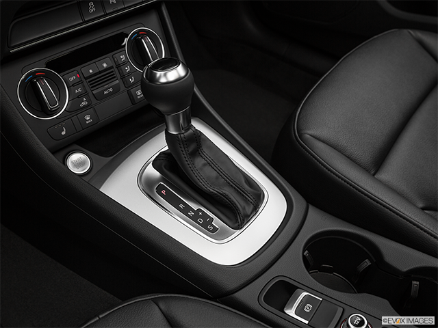 2017 Audi Q3 | Gear shifter/center console